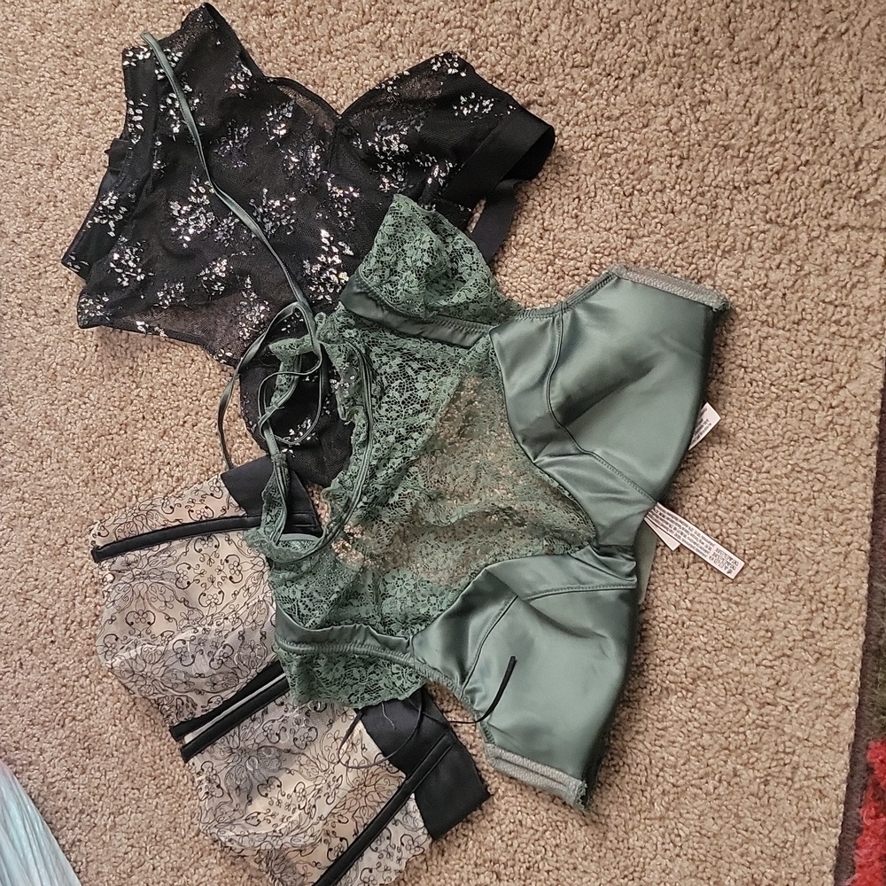 Victoria's secret lingerie, S/34B